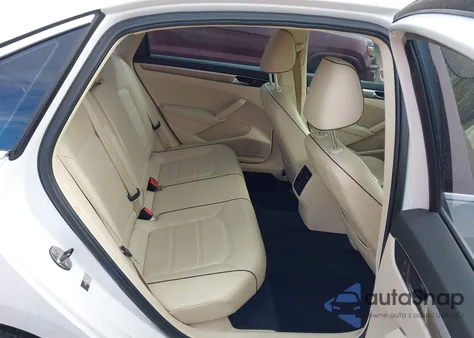 2017 Volkswagen Passat 1.8T Se z USA, uszkodzony, nr VIN 1VWBT7A32HC073668